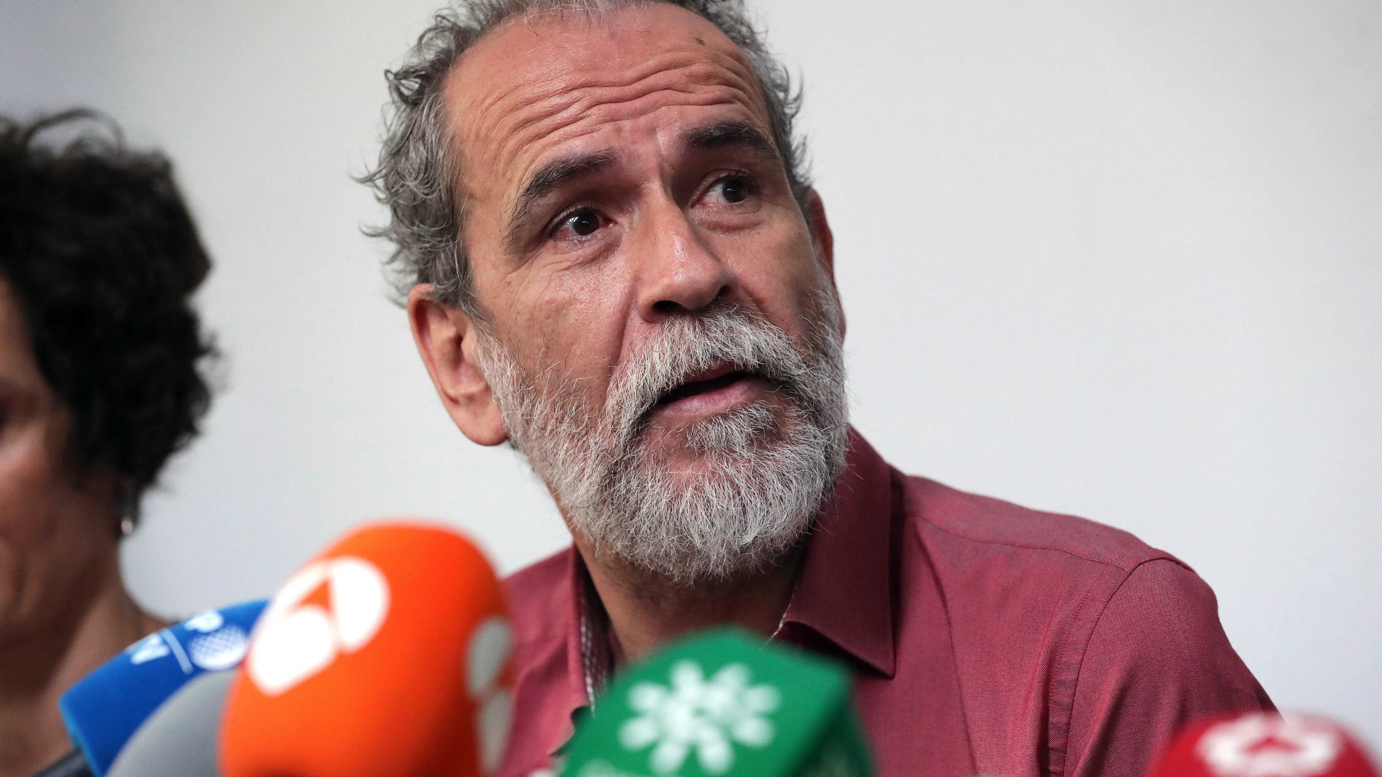 El actor Willy Toledo durante la rueda de prensa convocada