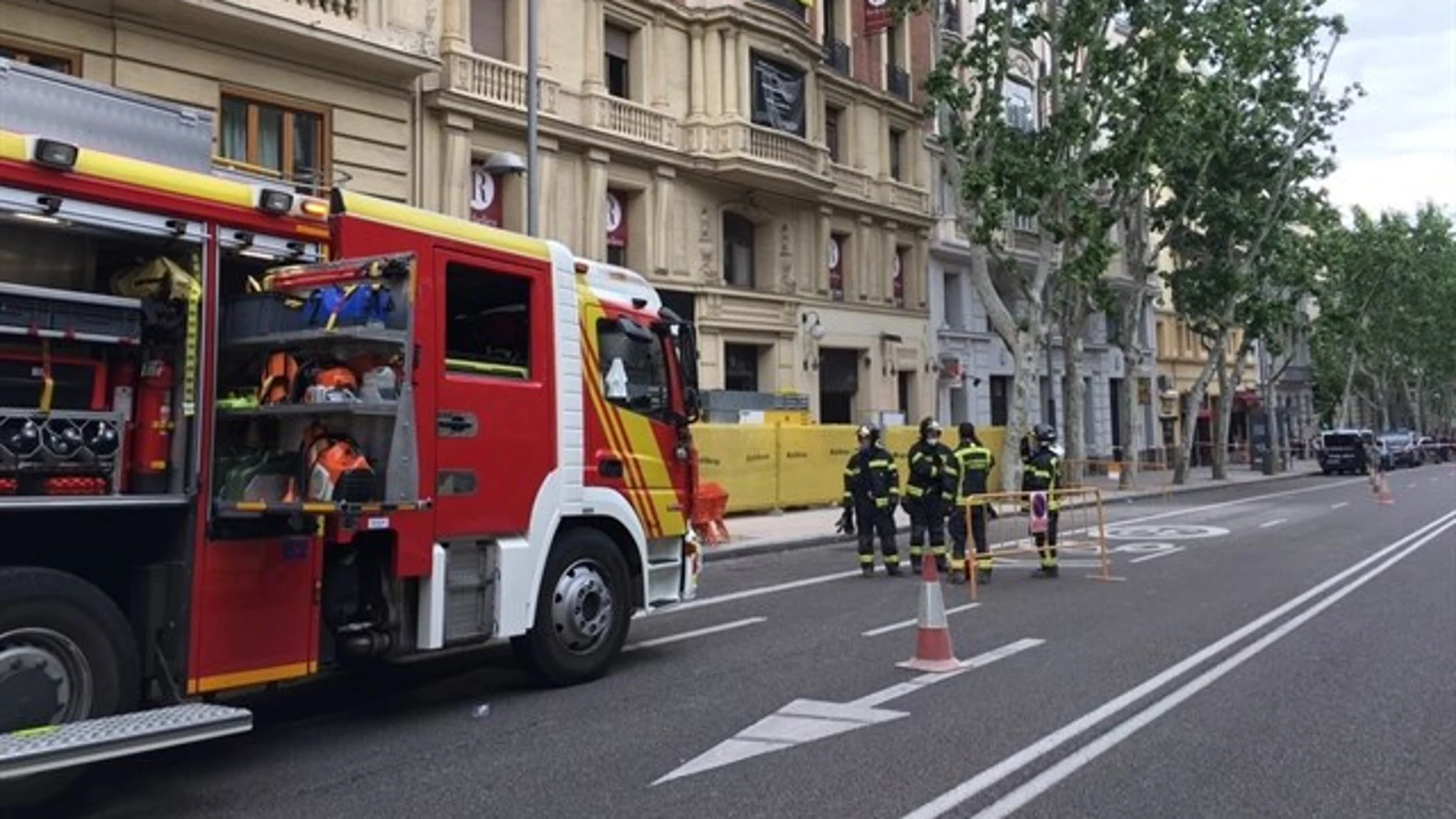 Emergencias actúa en el edificio en obras derrumbado en Madrid