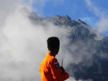 Las pequeñas erupciones del volcán Merapi en Indonesia Las pequeñas erupciones del volcán Merapi en Indonesia