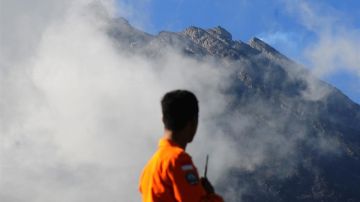 Las pequeñas erupciones del volcán Merapi en Indonesia