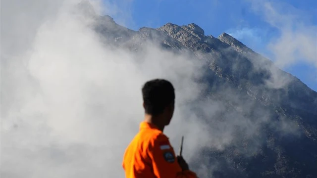 Las pequeñas erupciones del volcán Merapi en Indonesia