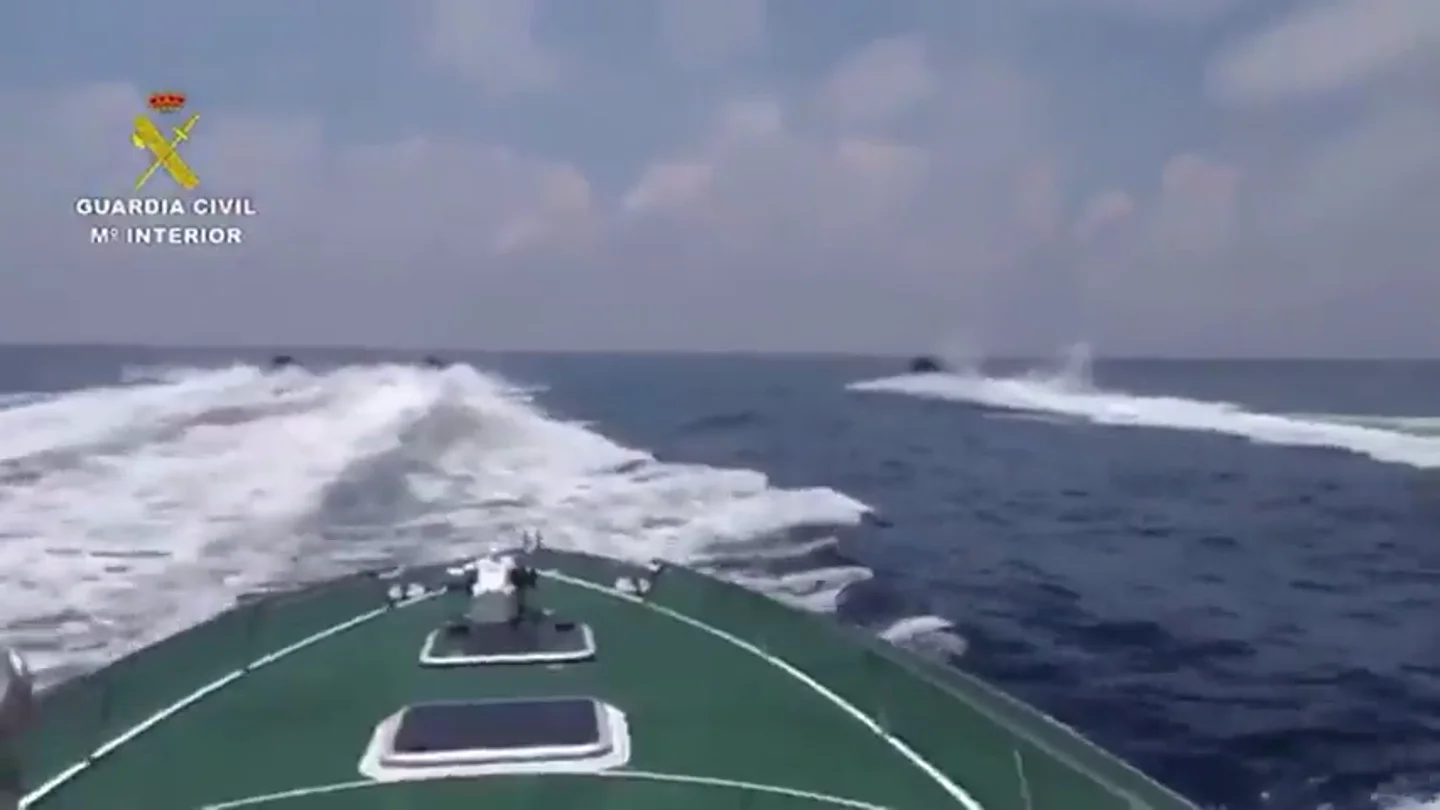 Imagen de archivo de La Guardia Civil interceptando una narcolancha Imagen de archivo de La Guardia Civil interceptando una narcolancha