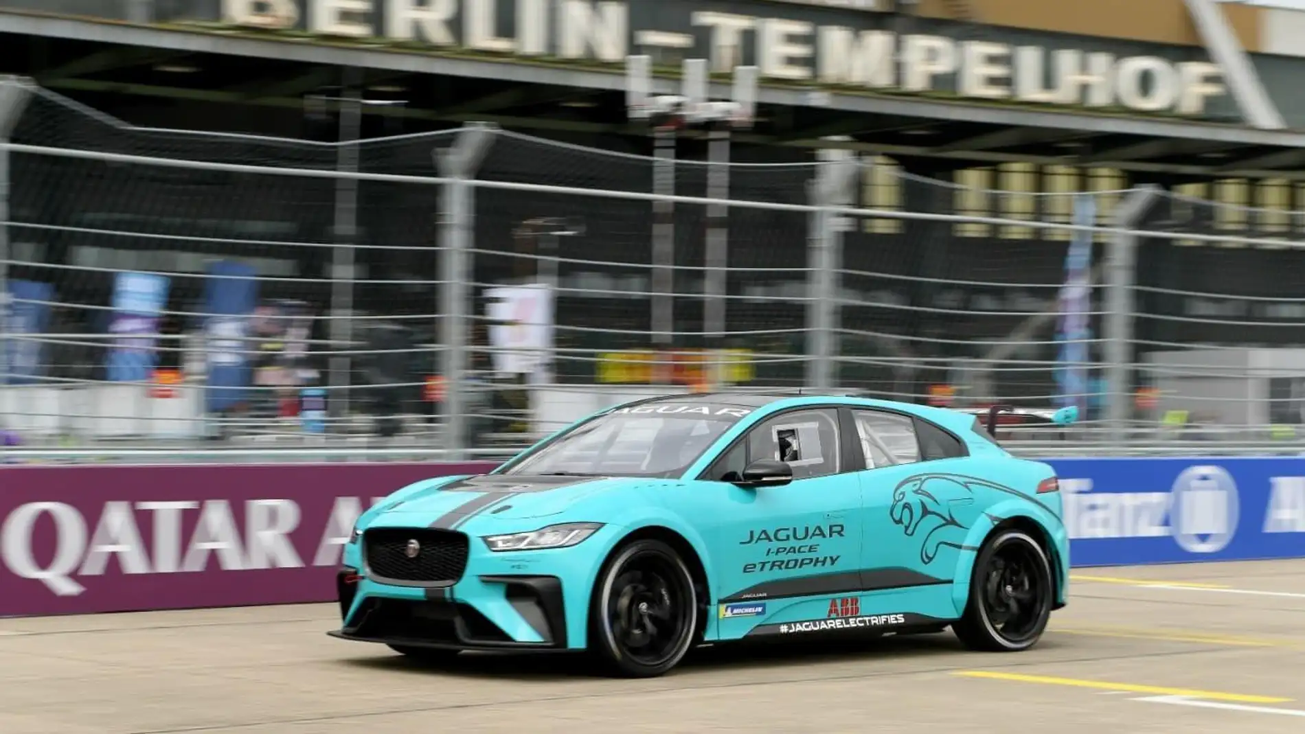El Jaguar I-PACE se suelta la melena para su debut en competición