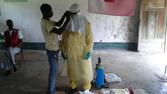 Trabajadores sanitarios con ropa de protección en Bikoro, el epicentro del último brote de ébola, en la República Democrática del Congo Trabajadores sanitarios con ropa de protección en Bikoro, el epicentro del último brote de ébola, en la República Democrática del Congo