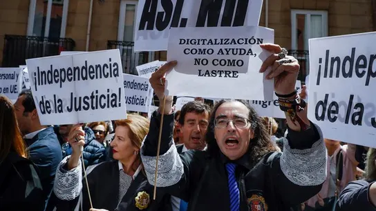 Concentración de jueces y fiscales frente a la sede del Ministerio de Justicia. Concentración de jueces y fiscales frente a la sede del Ministerio de Justicia.