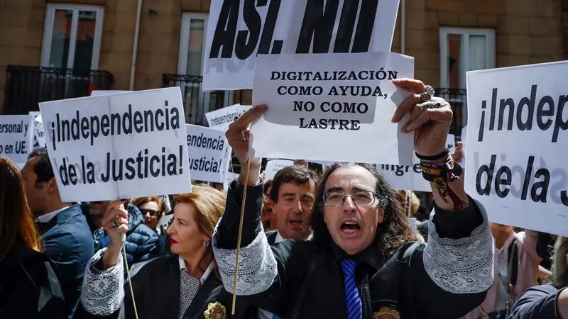 Concentración de jueces y fiscales frente a la sede del Ministerio de Justicia.