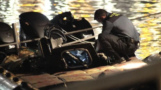 Momento en el que la embarcación remolcada llega al puerto de Ceuta Momento en el que la embarcación remolcada llega al puerto de Ceuta