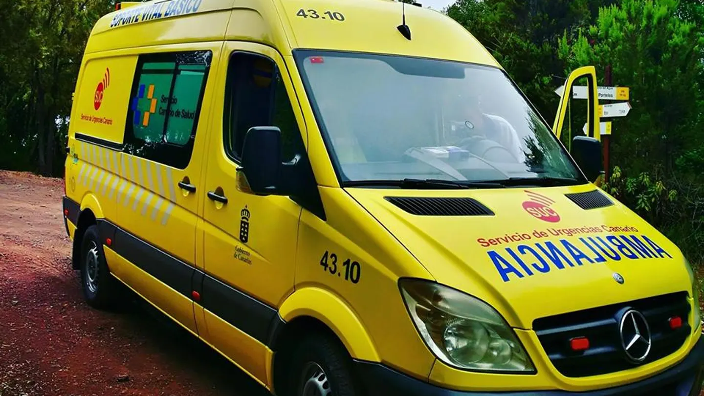 Ambulancia del Servicio de Urgencias Canario Ambulancia del Servicio de Urgencias Canario