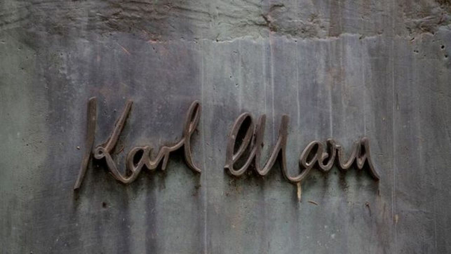 Obra de arte que representa la firma del fil&oacute;sofo alem&aacute;n y socialista revolucionario Karl Marx