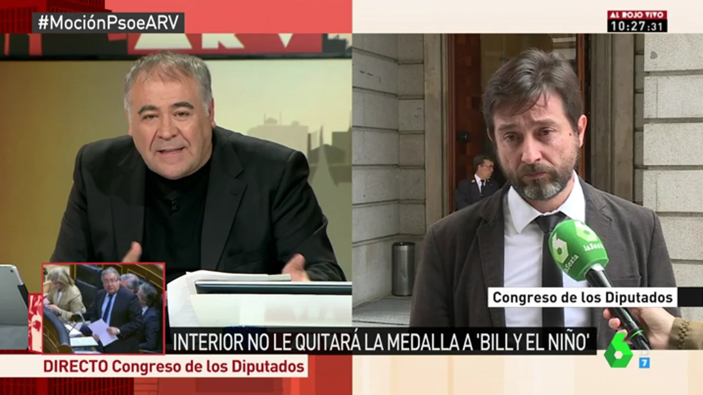 Rafa Mayoral, sobre la medalla a Billy el Niño: "Este Gobierno desprecia a las víctimas. Zoido ha hecho un atentado contra la memoria" Rafa Mayoral, sobre la medalla a Billy el Niño: "Este Gobierno desprecia a las víctimas. Zoido ha hecho un atentado contra la memoria"