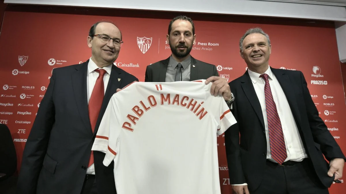 Pablo Machín, junto a Pepe Castro y Joaquín Caparrós