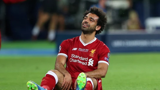 Mohamed Salah llora tras lesionarse en la final de la Champions Mohamed Salah llora tras lesionarse en la final de la Champions