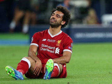 Mohamed Salah llora tras lesionarse en la final de la Champions Mohamed Salah llora tras lesionarse en la final de la Champions