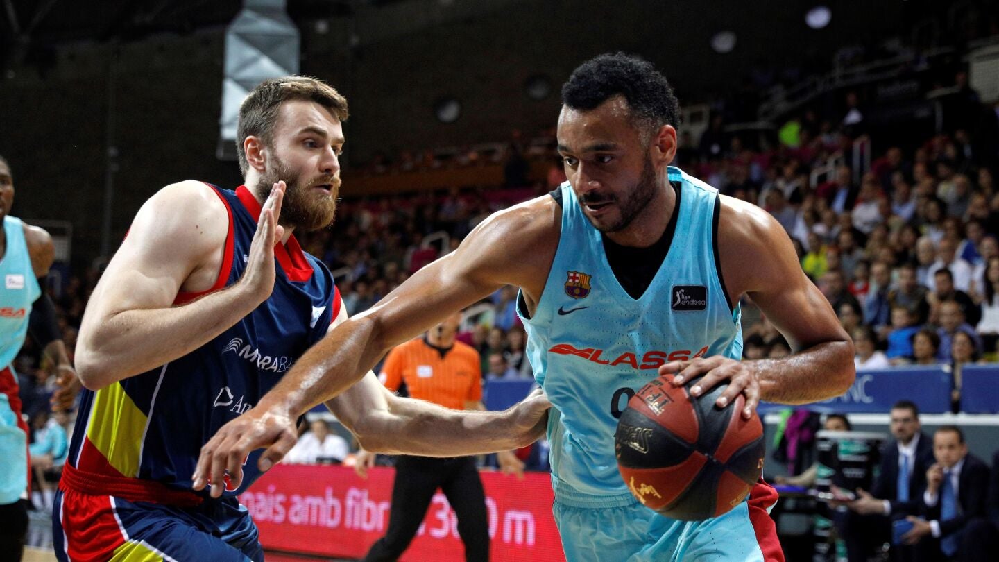 Phil Pressey conduce el bal&oacute;n ante el MoraBanc Andorra
