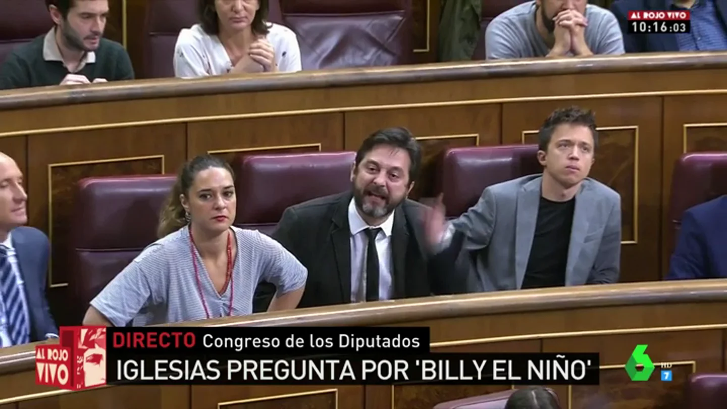 Máxima tensión entre Mayoral y el ministro Zoido por la condecoración a Billy el Niño: "Tenga un poco de vergüenza" Máxima tensión entre Mayoral y el ministro Zoido por la condecoración a Billy el Niño: "Tenga un poco de vergüenza"