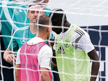 Kimmich y Rudiger se encaran durante un entrenamiento Kimmich y Rudiger se encaran durante un entrenamiento