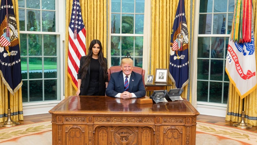 Kim Kardashian en el despacho oval de la Casa Blanca