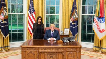 Kim Kardashian en el despacho oval de la Casa Blanca