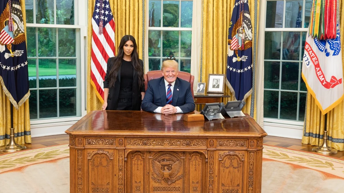 Kim Kardashian en el despacho oval de la Casa Blanca