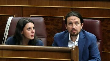 El líder de Unidos Podemos, Pablo Iglesias, y la portavoz Irene Montero