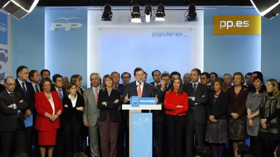 Comparecencia de Mariano Rajoy arropado por los miembros del PP en 2009 Comparecencia de Mariano Rajoy arropado por los miembros del PP en 2009