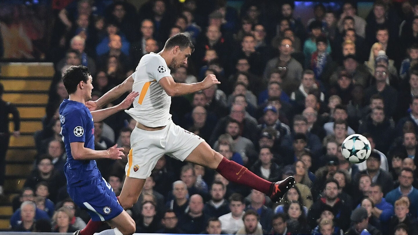 Dzeko y su espectacular remate contra el Chelsea