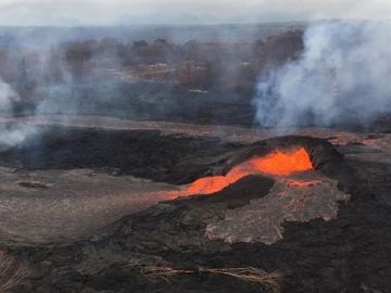Imagen de archivo del flujo de lava del volcán Kilauea en Hawái Imagen de archivo del flujo de lava del volcán Kilauea en Hawái