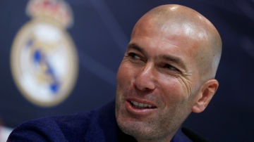 Zidane comparece ante los medios el día de su adiós al Real Madrid