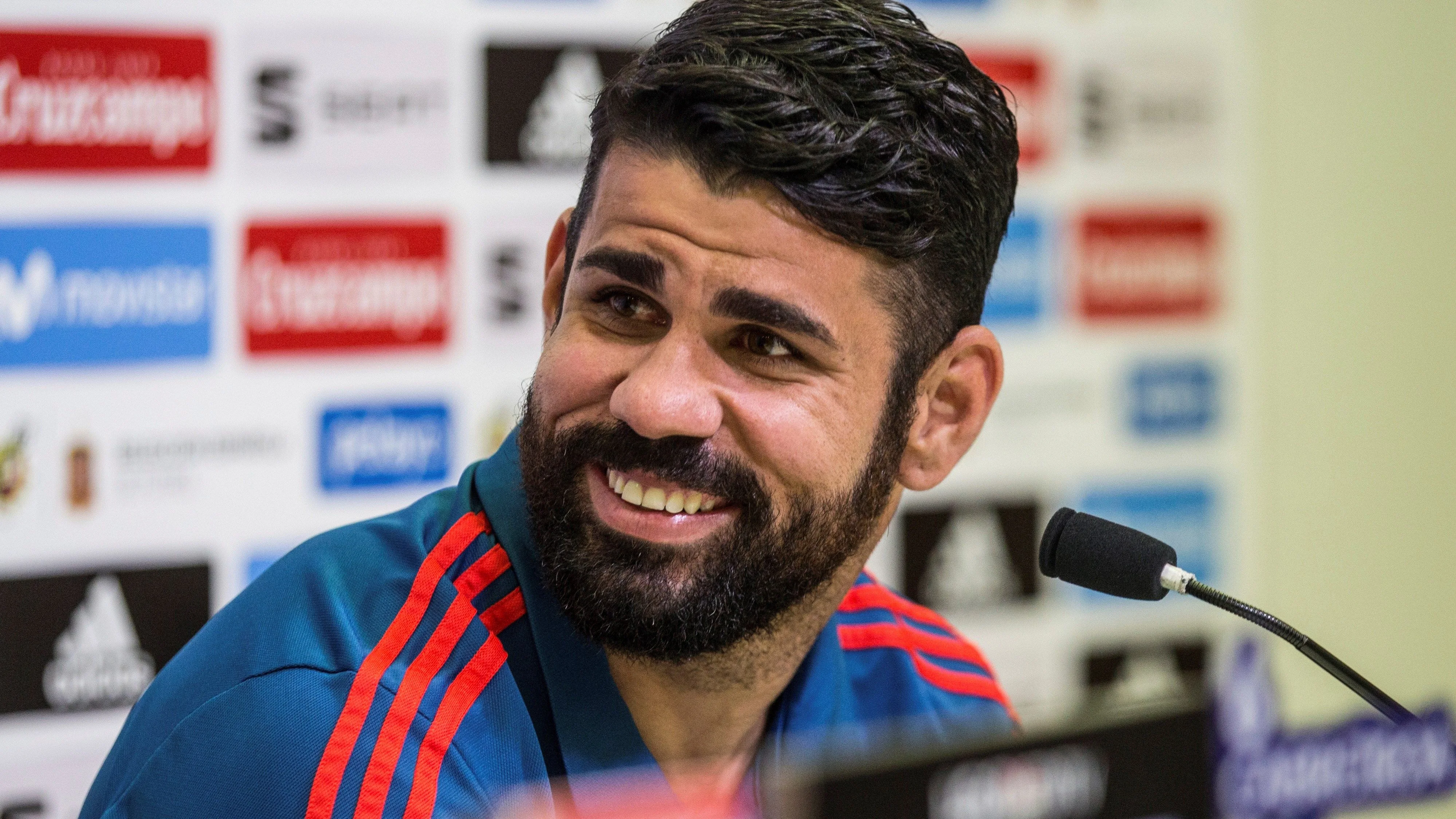 Diego Costa sonríe en rueda de prensa