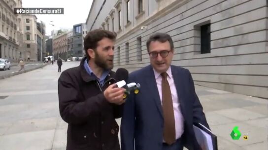 Desde un tractor, a un txacol&iacute; de Getaria: la 'artiller&iacute;a' de Gonzo para conocer la decisi&oacute;n de Aitor Esteban (PNV) en la moci&oacute;n de censura a Rajoy