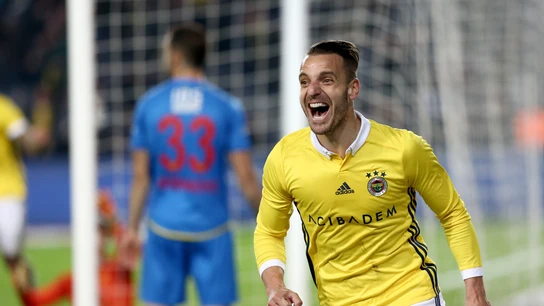 Roberto Soldado celebra un gol con el Fenerbahce Roberto Soldado celebra un gol con el Fenerbahce
