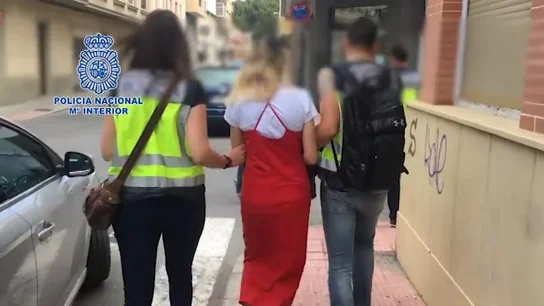 La mujer detenida en Elda por la muerte del hijo de su compañero declara ante el juez  La mujer detenida en Elda por la muerte del hijo de su compañero declara ante el juez