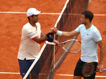 Verdasco y Dimitrov se saludan tras el partido Verdasco y Dimitrov se saludan tras el partido