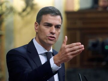 El nuevo presidente del gobierno español, Pedro Sánchez, durante el segundo día de moción de censura en el Congreso . El nuevo presidente del gobierno español, Pedro Sánchez, durante el segundo día de moción de censura en el Congreso .