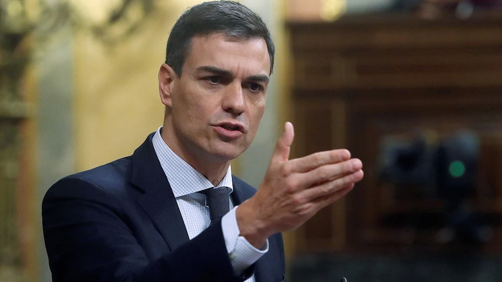 El nuevo presidente del gobierno español, Pedro Sánchez, durante el segundo día de moción de censura en el Congreso .