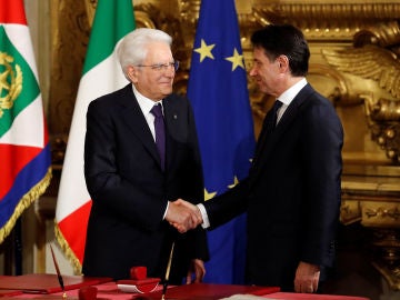 El presidente de la República italiana, Sergio Mattarella, con el primer ministro, Giuseppe Conte El presidente de la República italiana, Sergio Mattarella, con el primer ministro, Giuseppe Conte