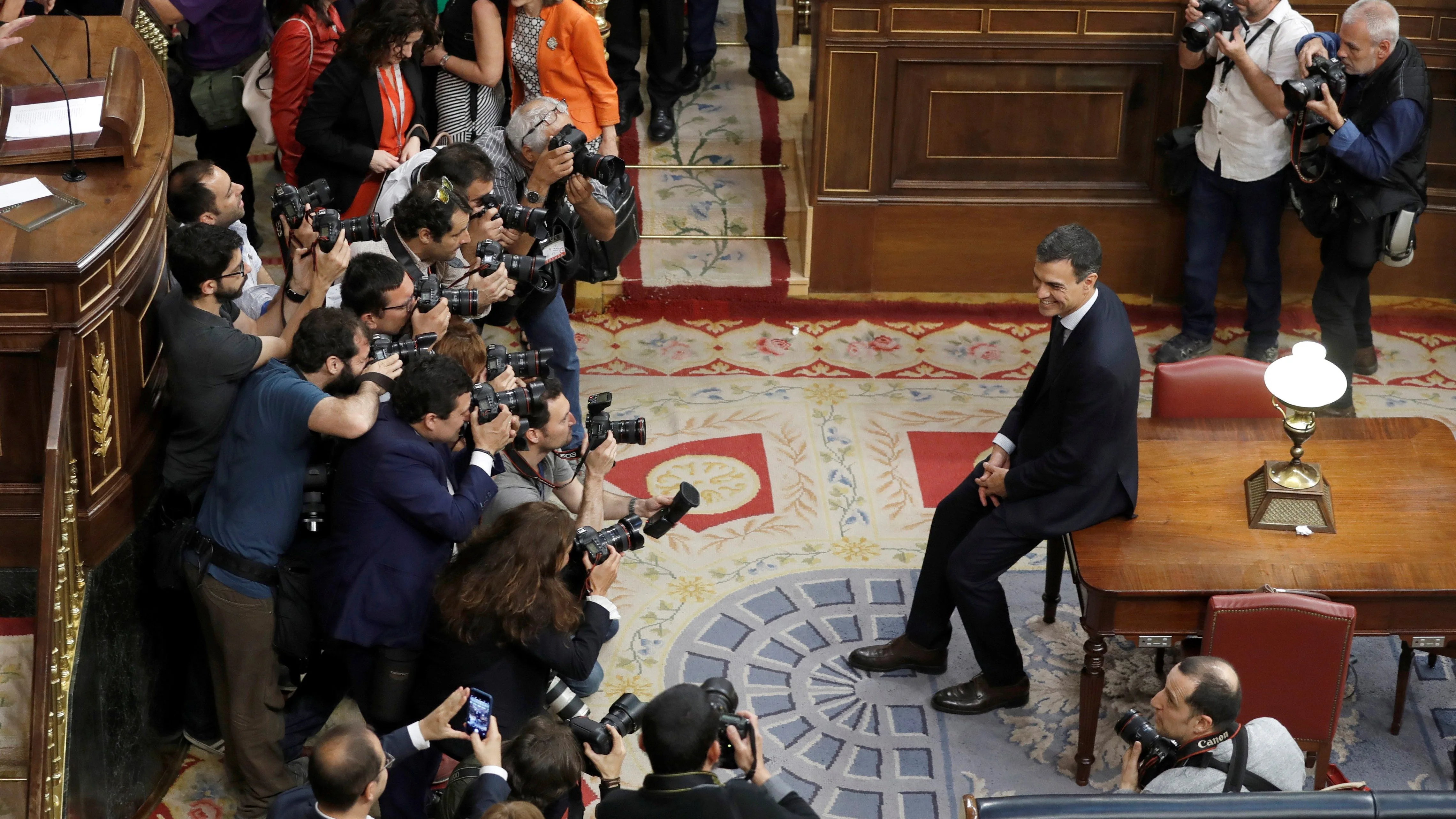 El secretario general del PSOE Pedro Sánchez, posa para la prensa gráfica