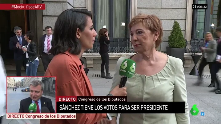 Celia Villalobos, a la entrada del Congreso de los Diputados