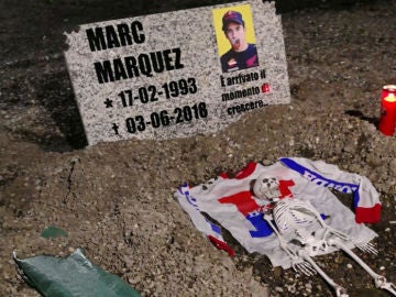 Tumba para Marc M&aacute;rquez en Mugello