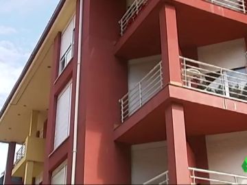 <p>Muere un bebe de 14 meses tras caer de un segundo piso en Cantabria</p> <p>Muere un bebe de 14 meses tras caer de un segundo piso en Cantabria</p>