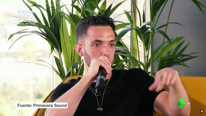 <p>La reacción de C. Tangana al ser preguntado por la condena al rapero Valtonyc: "El rey es un gilipollas, la madre del rey me come los cojones"</p>