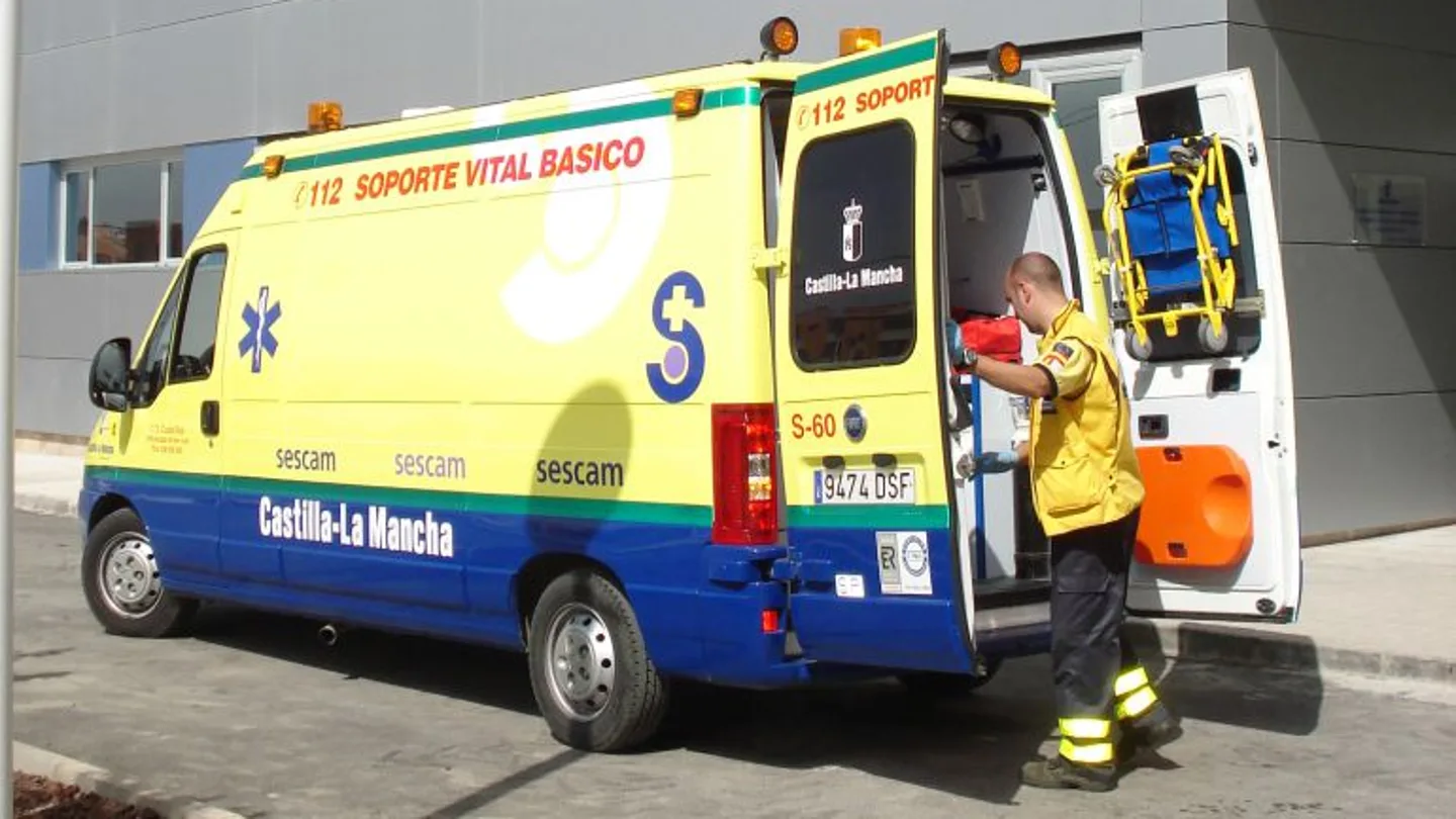 Una ambulancia de soporte vital básico de los Servicios 112 de Castilla-La Mancha. Una ambulancia de soporte vital básico de los Servicios 112 de Castilla-La Mancha.