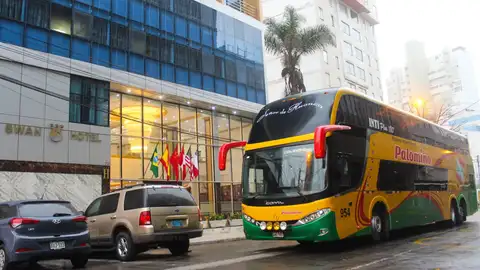 Un autobús de la empresa en la que trabaja la azafata Un autobús de la empresa en la que trabaja la azafata