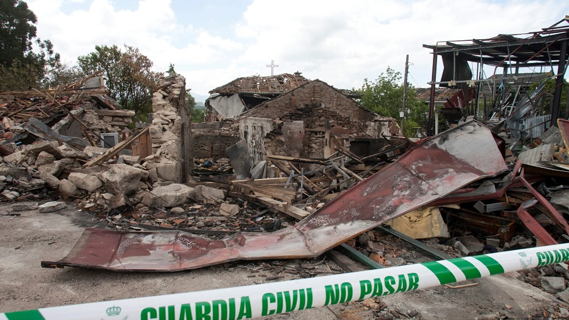 La zona afectada por la explosión de material pirotécnico en Paramos
