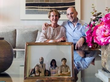 La viuda de José Ignacio Ustarán, Rosario Muela y uno de sus hijos, José Ignacio Ustarán La viuda de José Ignacio Ustarán, Rosario Muela y uno de sus hijos, José Ignacio Ustarán