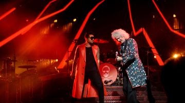  El cantante estadounidense Adam Lambert (i) y el guitarrista del grupo Queen, Brian May