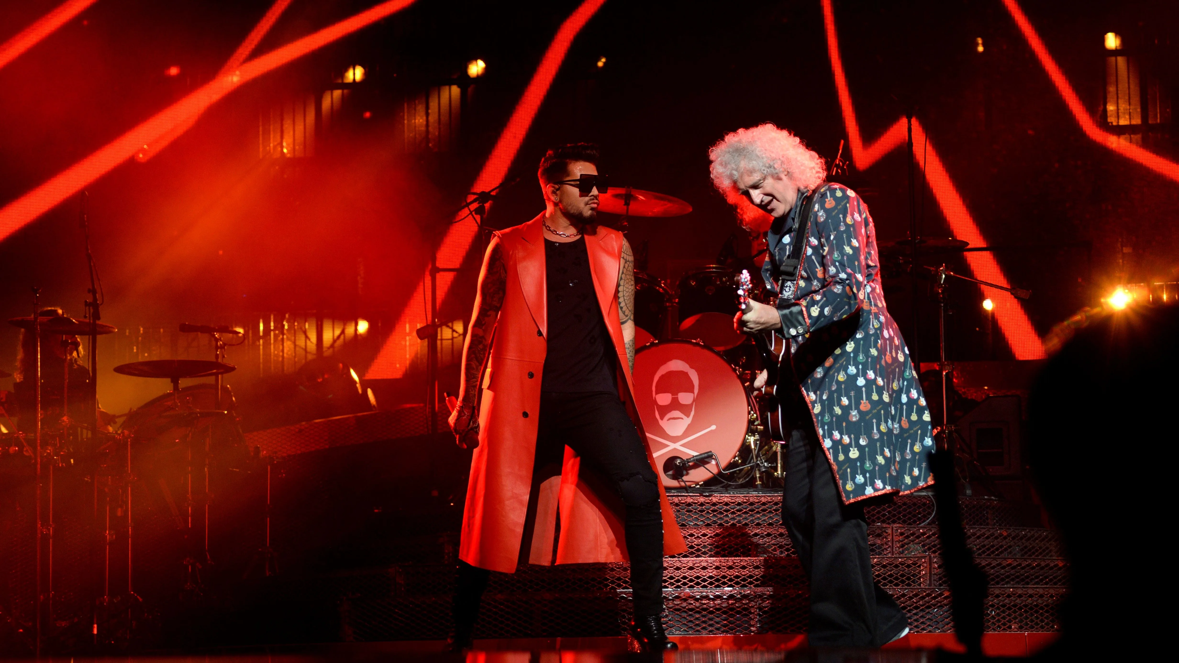  El cantante estadounidense Adam Lambert (i) y el guitarrista del grupo Queen, Brian May