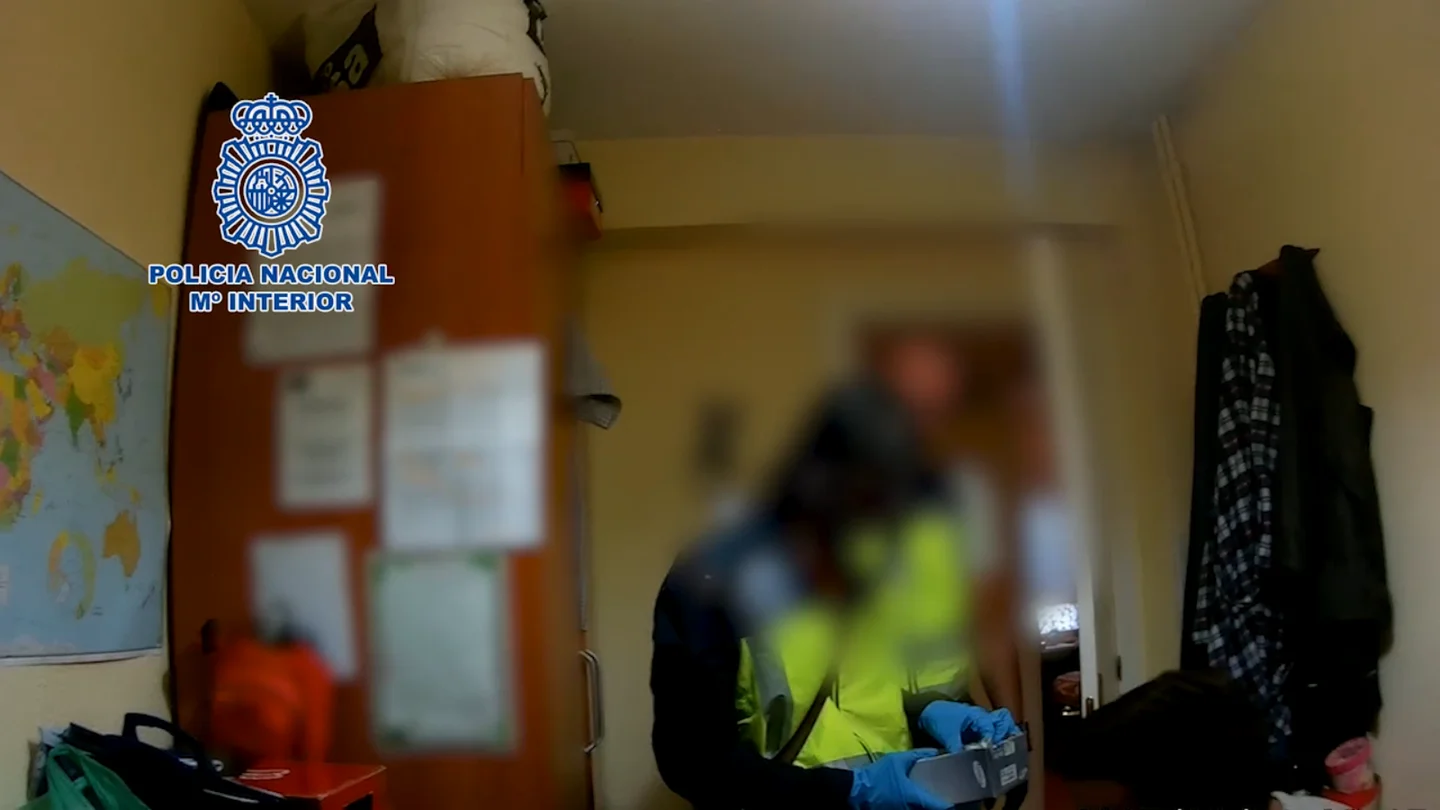 Momento de uno de los registros practicados por la Policía Nacional Momento de uno de los registros practicados por la Policía Nacional