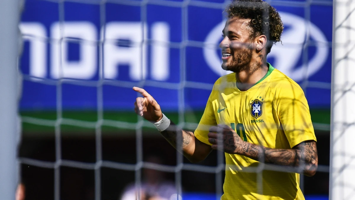 Neymar celebra un gol con Brasil