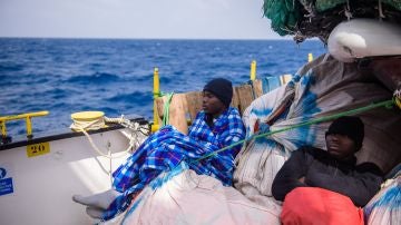 Un total de 1.096 inmigrantes llegan a Italia tras varios rescates en el Mediterráneo